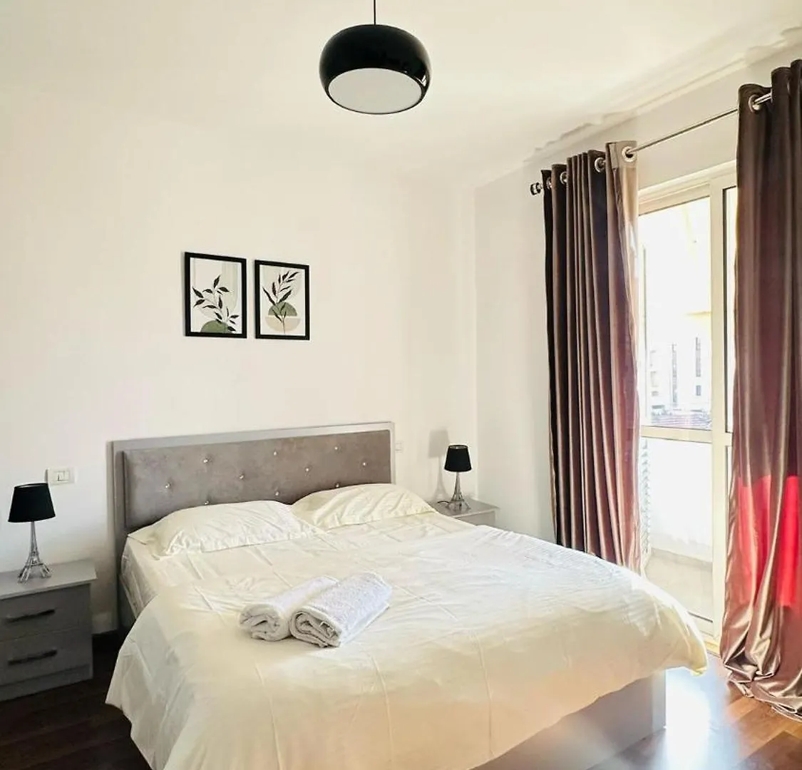 Modern Apartment In The Heart Of Тирана